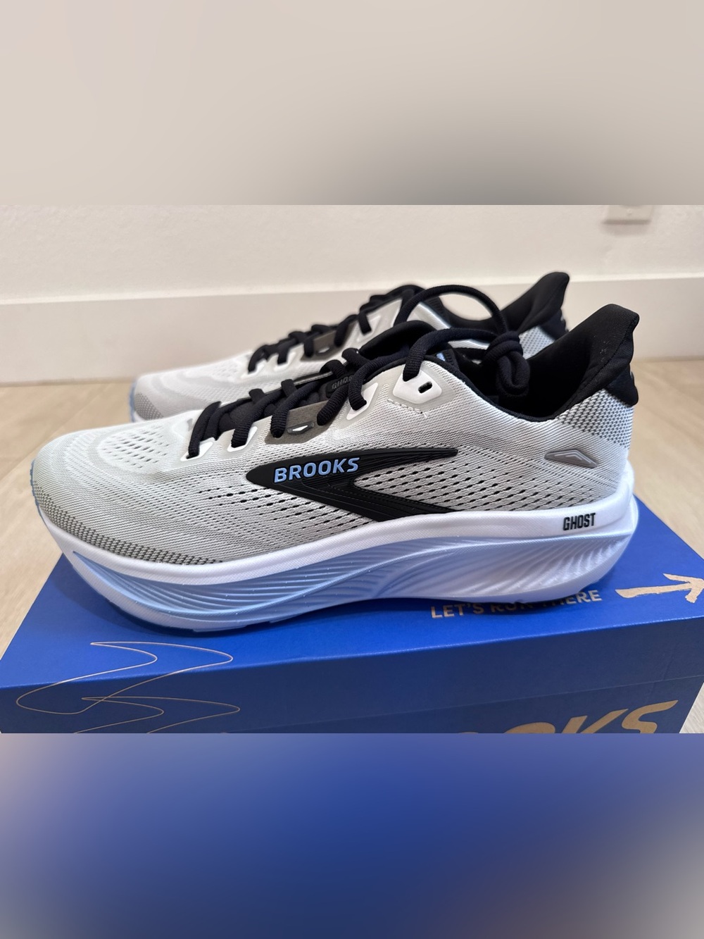 NEW Brooks Ghost 18 Running Shoes in White/Black/Open Air Shoes Sz: 8.5 Men - Picture 3 of 12